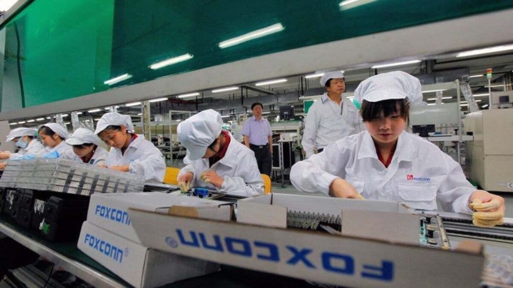 Foxconn tung đãi ngộ hấp dẫn lôi kéo công nhân sản xuất iPhone 16 - 1