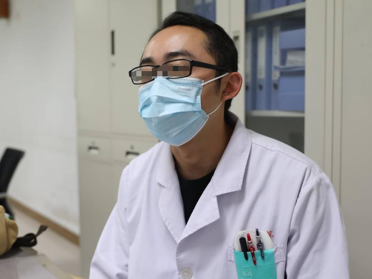 40 tuổi trải qua 7 lần IVF để có thai, một năm sau người mẹ ôm con tìm đến bác sĩ và khóc trong vô vọng - 1