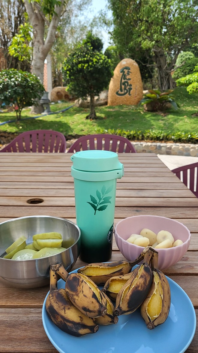 &#34;Nữ hoàng ảnh lịch&#34; Việt Trinh khoe bữa sáng đơn giản mà ăn vào eo ót, có điểm khác với nhiều người - 15