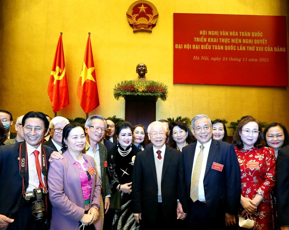 “Có một mái đầu bạc” - Bài hát đầy yêu thương, tự hào với nhà lãnh đạo được nhân dân vô cùng yêu quý: Đồng chí Nguyễn Phú Trọng - 2