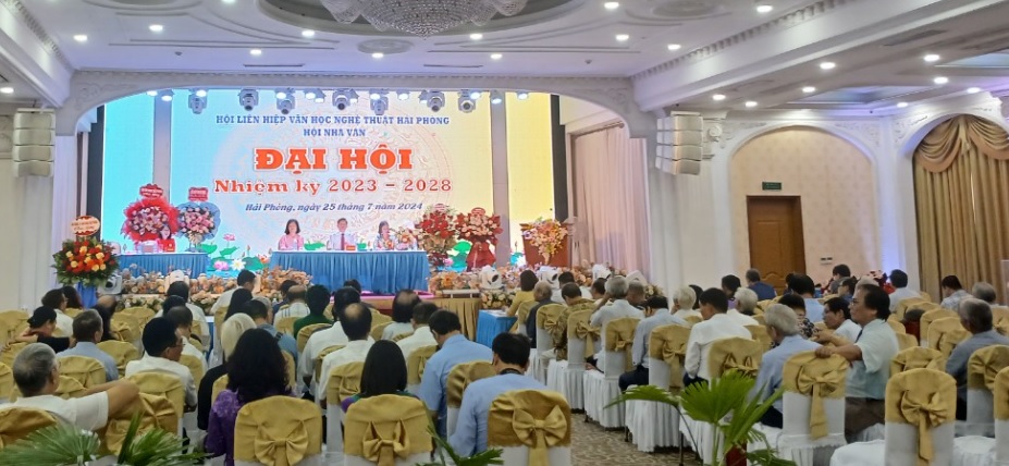 Đại hội Hội Nhà văn Hải Phòng nhiệm kỳ 2023 -2028: Để văn học miền sóng tương xứng với tầm vóc Hải Phòng - 1