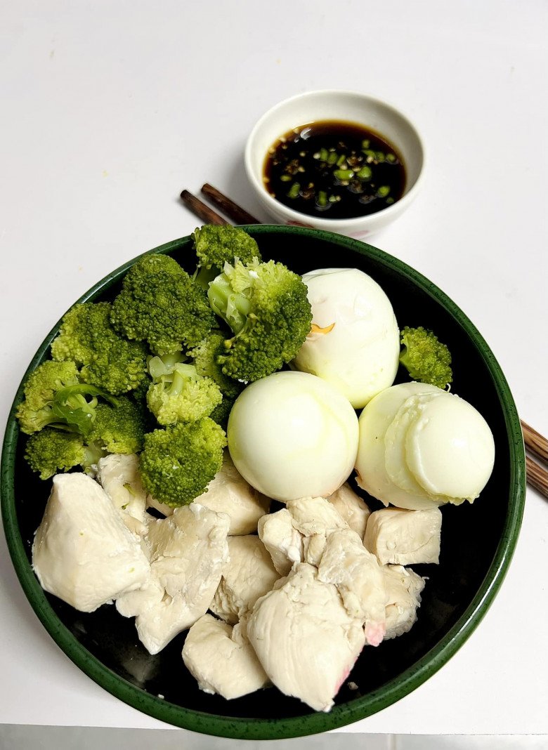 Những tô cơm một mình &#34;đạm bạc&#34; của Cindy Thái Tài - 4