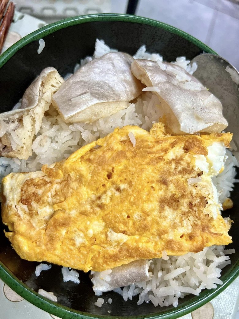 Những tô cơm một mình &#34;đạm bạc&#34; của Cindy Thái Tài - 2