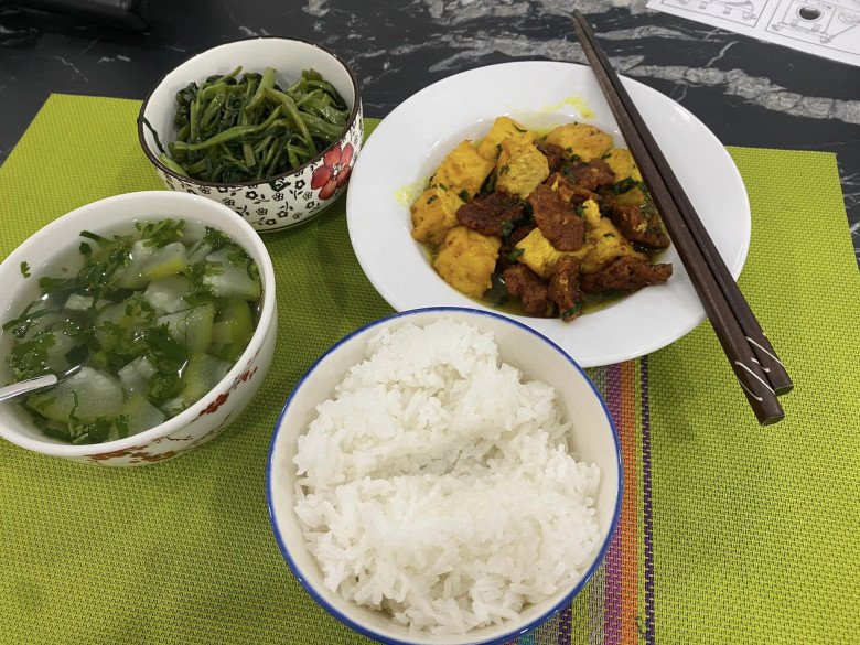 Bà bầu Võ Hạ Trâm cho con lai Ấn ăn chay trường từ bé, nấu những gì mà dân mạng khen hấp dẫn? - 12