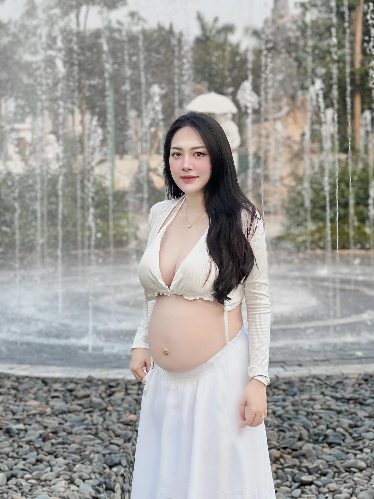 Em họ Hương Tràm lộ diện sau 1 tháng ở cữ, nhan sắc đỉnh chóp ai cũng khen nức nở - 3
