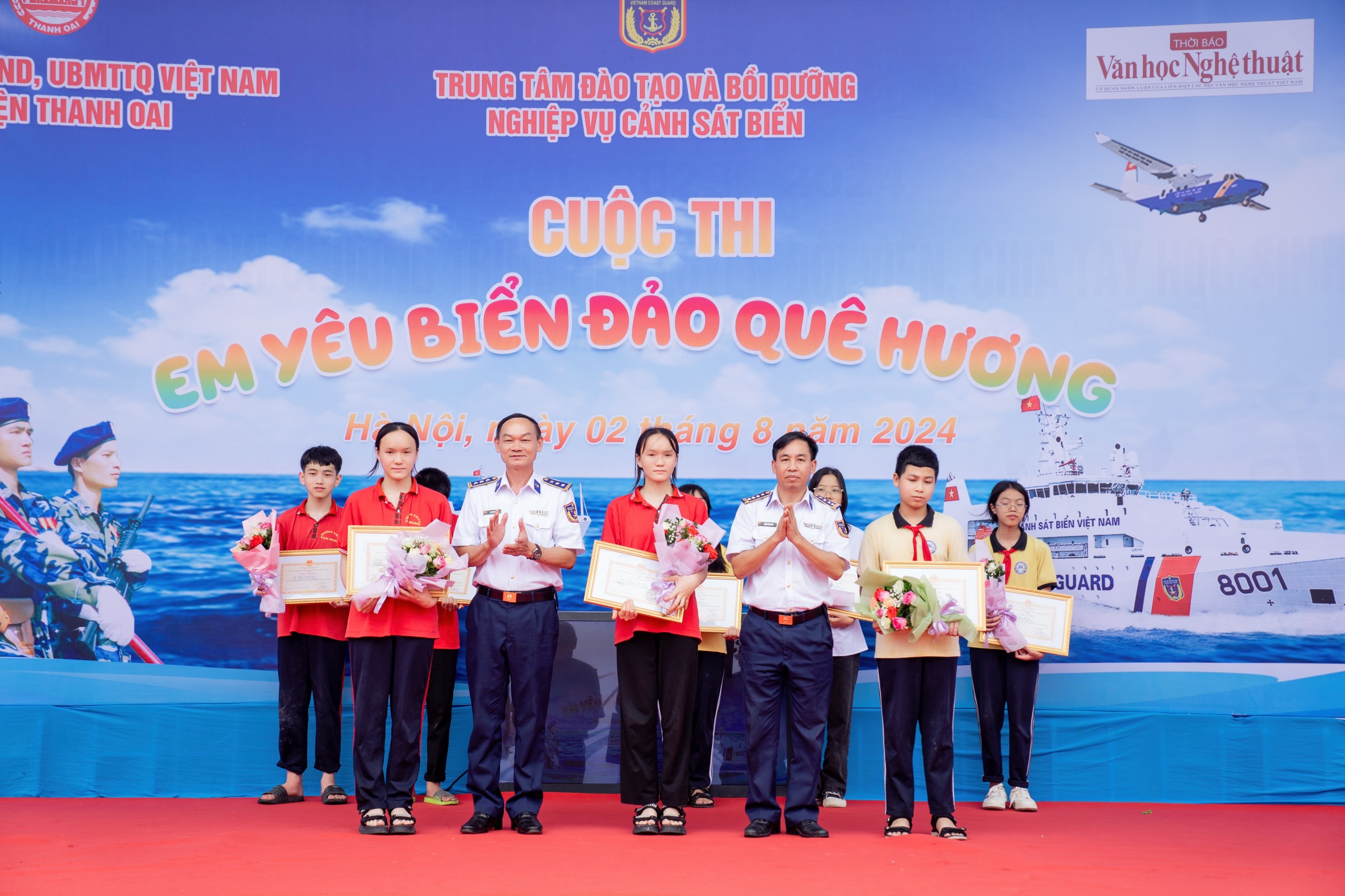 Thời báo Văn học nghệ thuật lan tỏa tình yêu biển đảo đến học sinh huyện Thanh Oai - 5