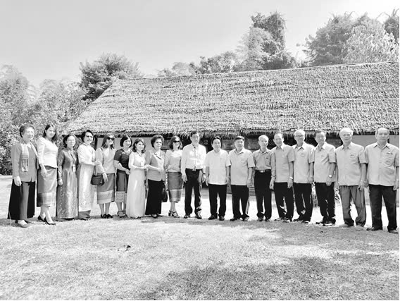 Chủ tịch Hồ Chí Minh qua các Di tích tưởng niệm Người trên thế giới - 1