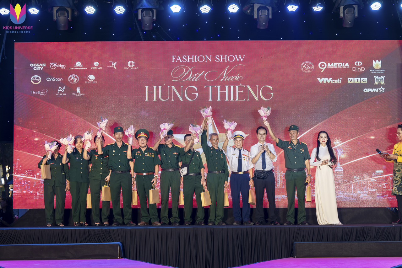 Nhà thiết kế Thùy Dung và show thời trang nghệ thuật “Đất nước Hùng thiêng” - 4