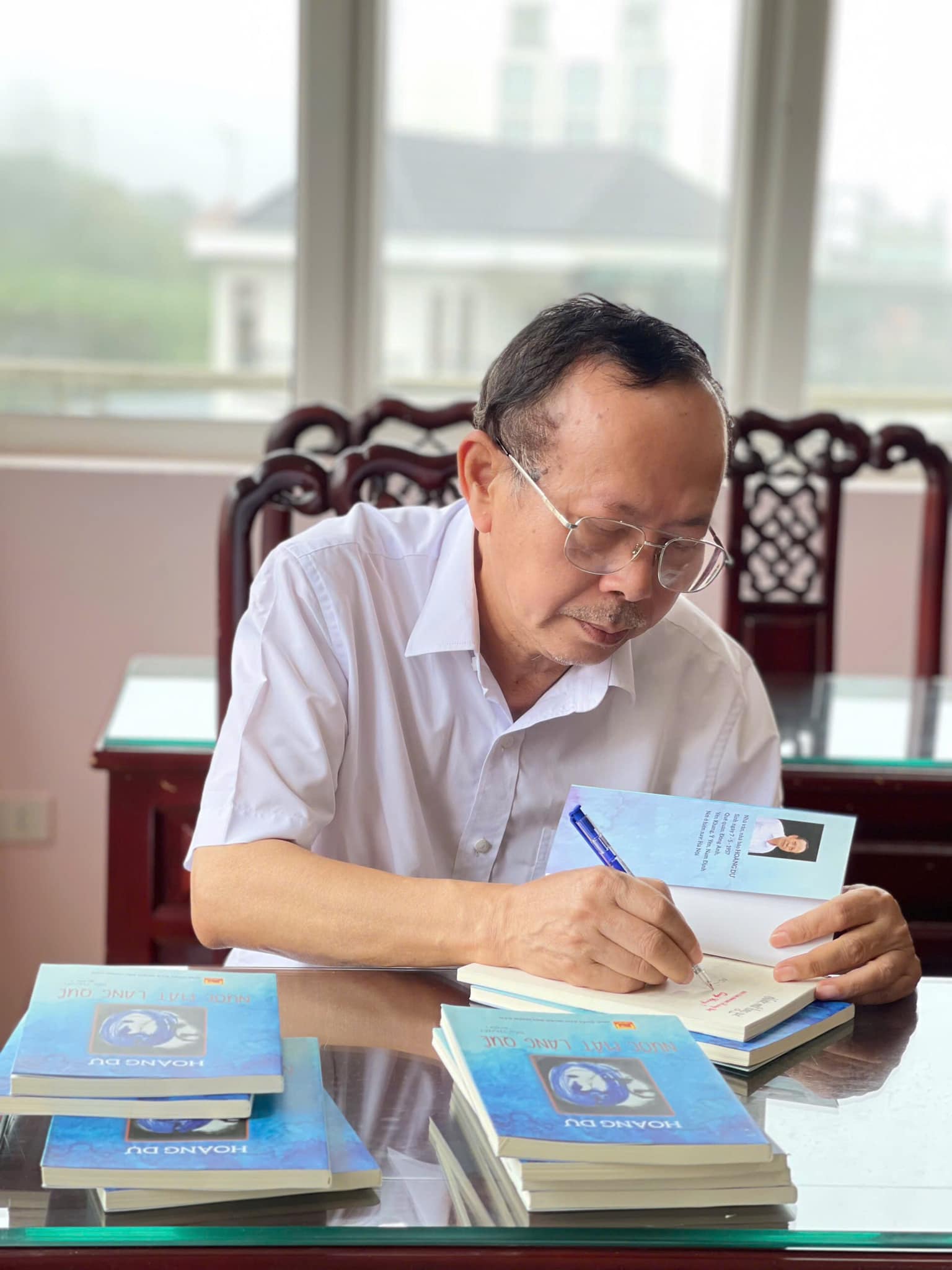 Hoa hồng có gai, hay là vẫn tin vào nước mắt - 2