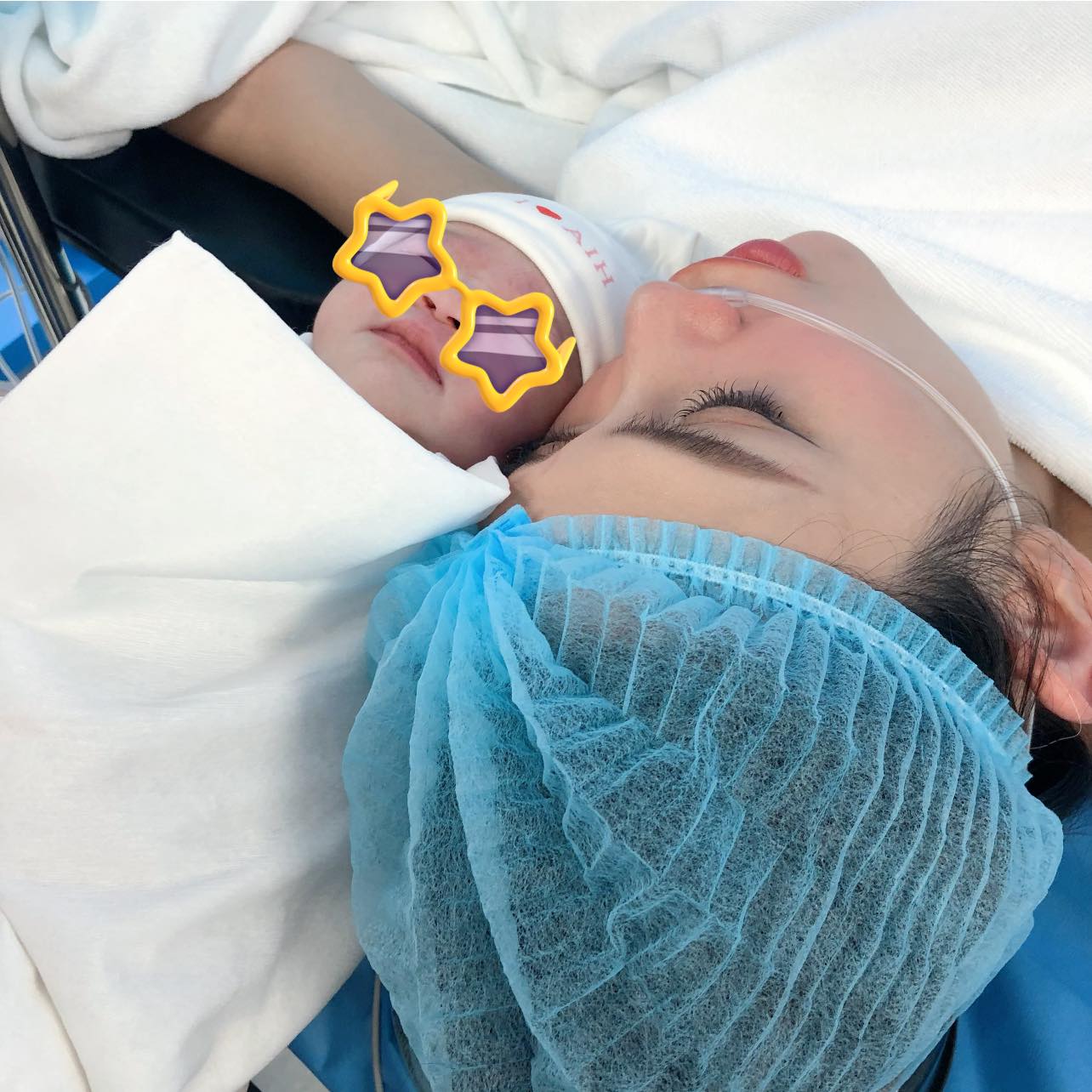 Võ Hoàng Yến catwalk trong hành lang bệnh viện, đi sinh con mà ngỡ trên sàn diễn - 3