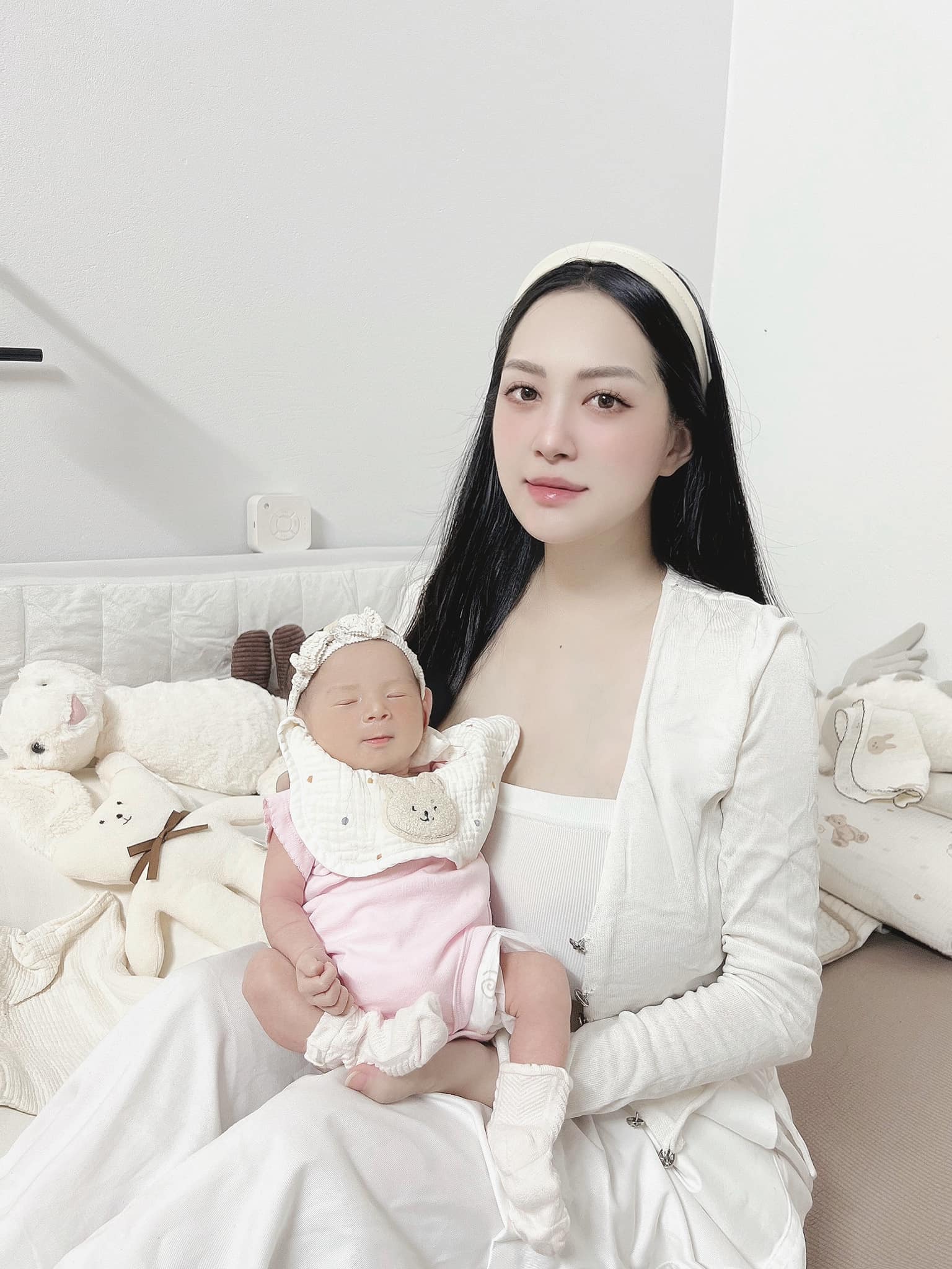 Em họ Hương Tràm 2 lần mang thai đều nghén ngủ, 10 ngày sau sinh đã về dáng nhờ kỷ luật thép - 9