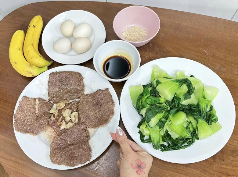 Chồng BTV Hoàng Linh vào bếp nấu đồ ăn giảm cân cho vợ, được khen &#34;văn võ song toàn&#34; - 2