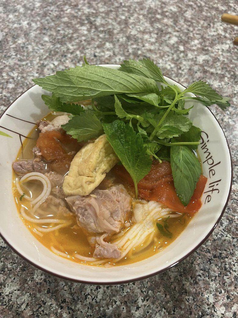 Hoa hậu Diễm Hương nhắc đến món ăn mẹ ruột nuôi sống gia đình, nay chồng trẻ của cô "kế thừa" - 7