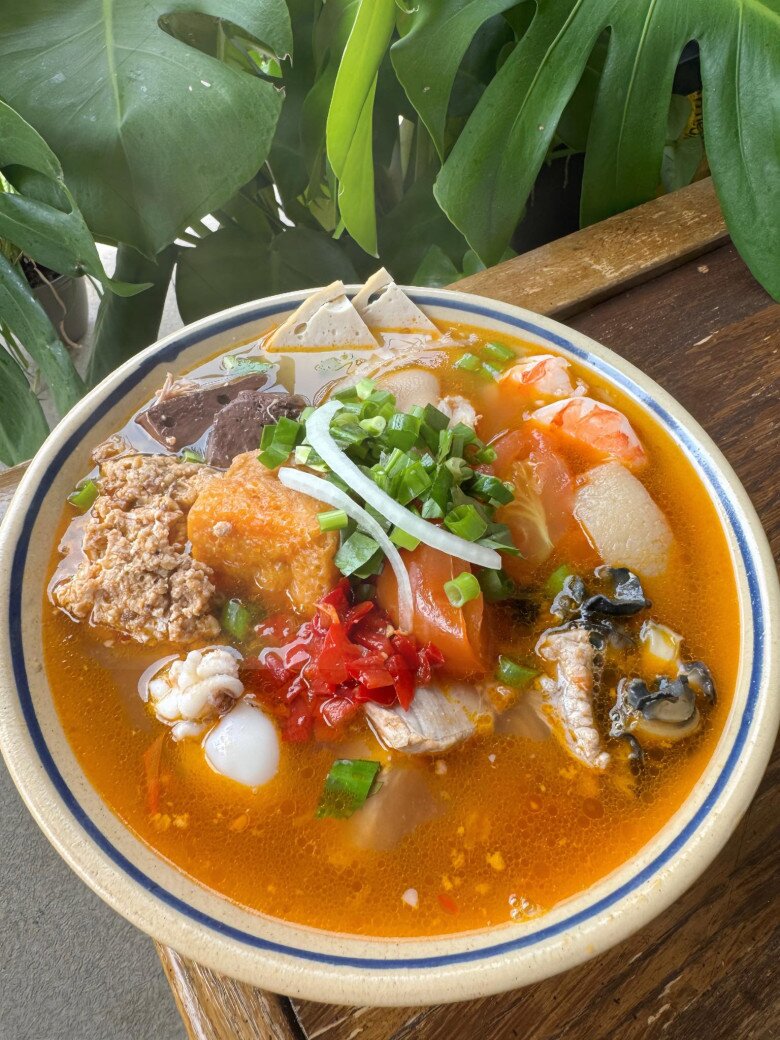 Hoa hậu Diễm Hương nhắc đến món ăn mẹ ruột nuôi sống gia đình, nay chồng trẻ của cô "kế thừa" - 2