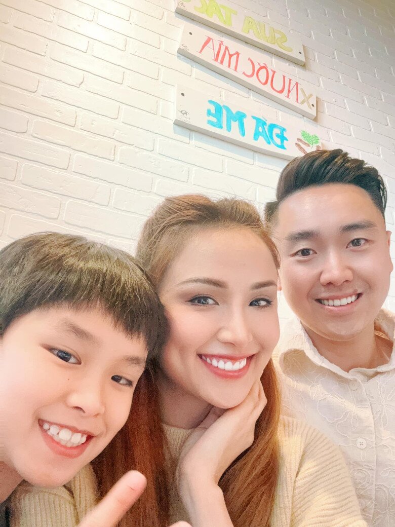 Hoa hậu Diễm Hương nhắc đến món ăn mẹ ruột nuôi sống gia đình, nay chồng trẻ của cô "kế thừa" - 1