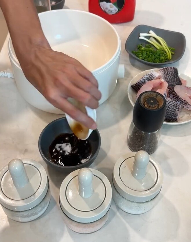 Kiều Minh Tuấn chỉ công thức làm cá kho cực nhanh hút chục nghìn like - 4