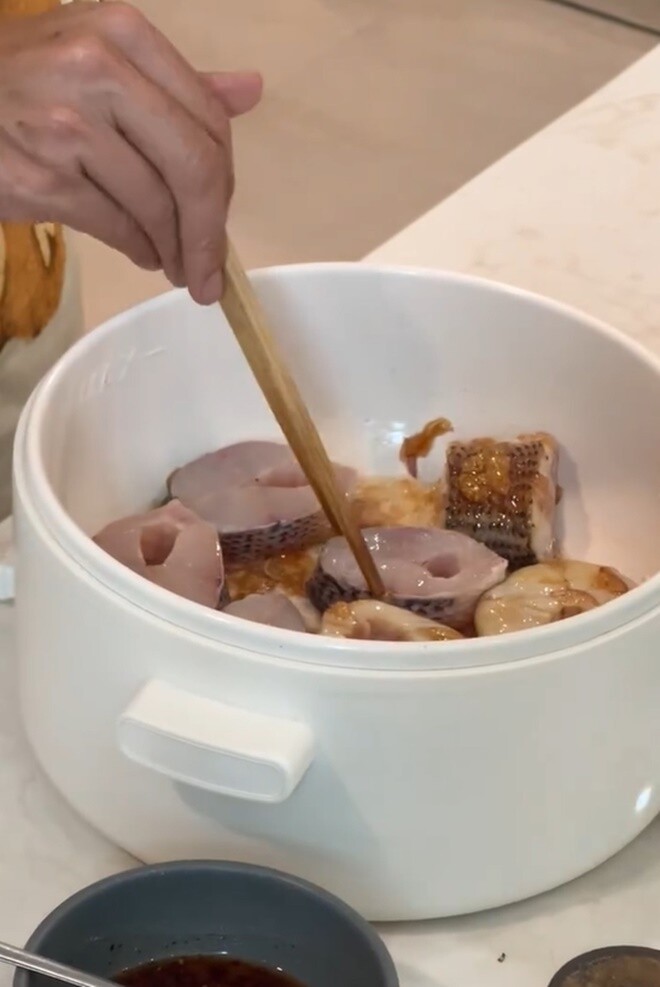 Kiều Minh Tuấn chỉ công thức làm cá kho cực nhanh hút chục nghìn like - 6