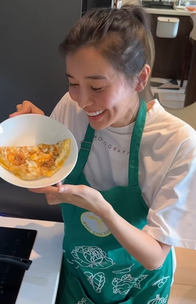 Nữ diễn viên 34 tuổi nấu ăn cho em trai nhưng la hét trong bếp - 6