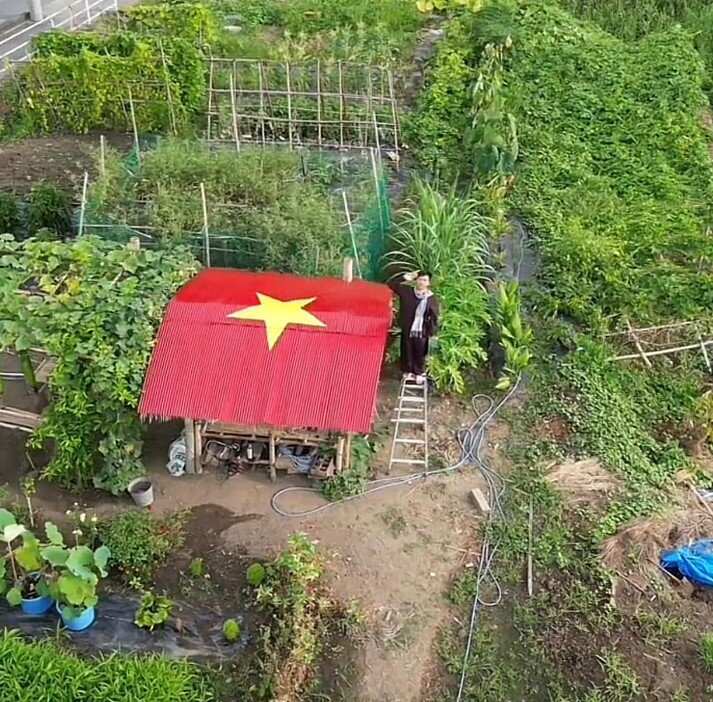 Hai chàng trai Việt mượn đất trồng rau ở Nhật, biến mái lán giữa vườn thành lá cờ Tổ quốc - 11