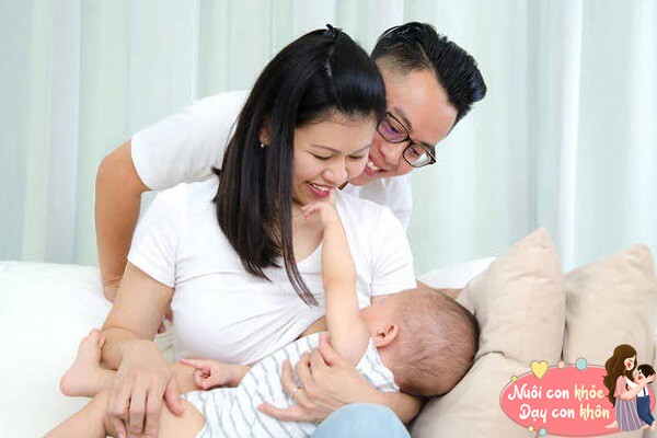 Trẻ sơ sinh bú sữa mẹ sẽ hạnh phúc thế nào? Sau 1 năm khác biệt rõ ràng - 4