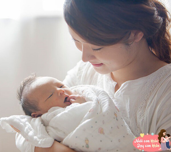 Trẻ sơ sinh bú sữa mẹ sẽ hạnh phúc thế nào? Sau 1 năm khác biệt rõ ràng - 7