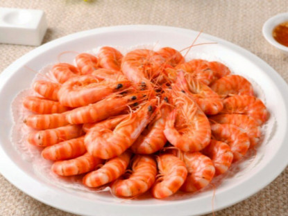 Gia đình - Để tôm luộc ngon như ngoài hàng, thả ngay quả này vào, con nào cũng thơm nức lên màu đỏ đẹp lại không tanh