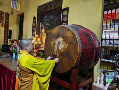 Tin Tức - Chuông, trống ngân vang thời khắc lịch sử Đất nước khai mở kỷ nguyên mới