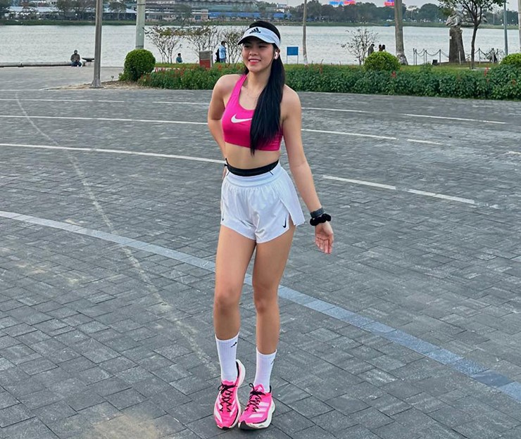 Người đẹp gymer gây ồn ào làng chạy bộ VN: Trang Lê nóng bỏng, Uyên Namy đáng nể - 6