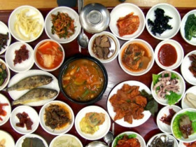 Mâm cơm truyền thống Hàn Quốc khiến người lười rửa bát “chạy mất dép”