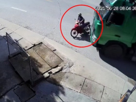Clip: Va chạm kinh hoàng, người đàn ông lăn khỏi bánh xe tải trong tích tắc
