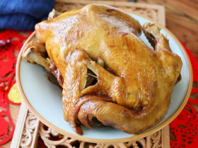 Thả con gà vào nồi cơm điện, 1 tiếng sau được món ngon hương vị ăn đứt ngoài hàng