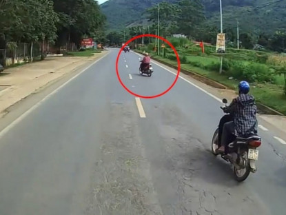 Giao thông - Clip: Ninja sang đường như chốn không người, tài xế ô tô bẻ lái xuất thần