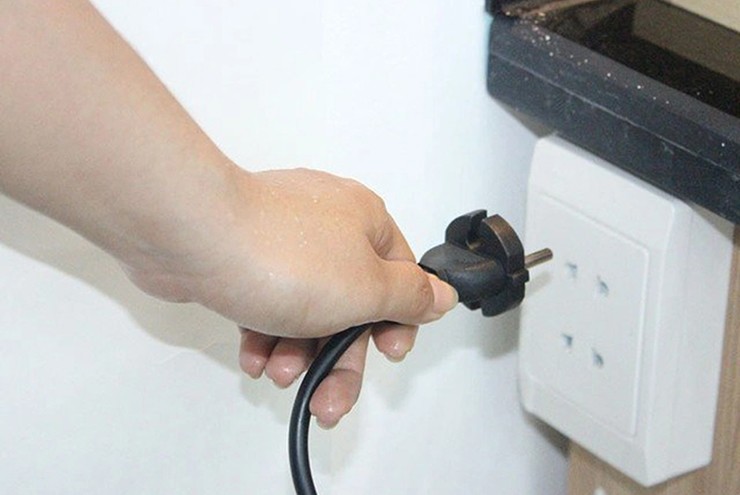 9 thứ luôn phải rút phích cắm khi có giông sét - 2