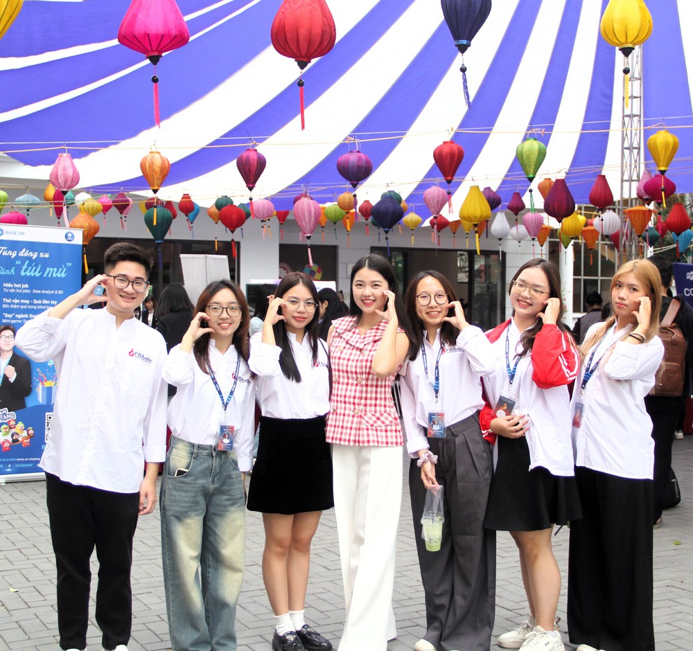 Cô gái từng “gây sốt” Miss Teen giờ là nữ tiến sĩ Đại học Ngoại thương - 5
