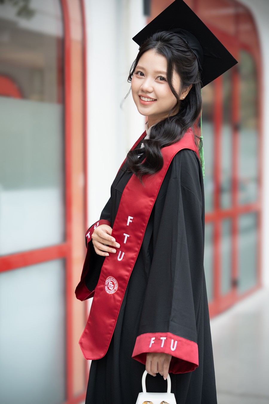 Cô gái từng “gây sốt” Miss Teen giờ là nữ tiến sĩ Đại học Ngoại thương - 1