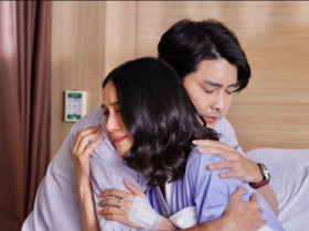 Quyết làm mẹ đơn thân, tôi một mình đi đẻ rồi chết lặng khi thấy người đàn ông bế con gái mình