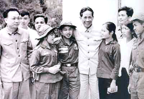 Kỷ niệm 40 năm ngày Tổng Bí thư Lê Duẩn đi xa: Những bài hát như tiếng lòng nhân dân, như lời non sông đất nước về anh ba Lê Duẩn - 2