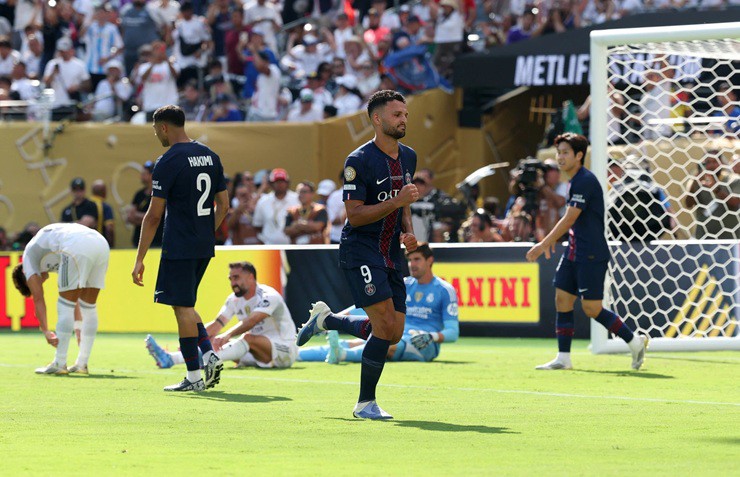 Khối tài sản khủng ở tuổi 28 của tiền vệ PSG Fabian Ruiz - 2