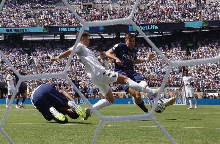 Khối tài sản khủng ở tuổi 28 của tiền vệ PSG Fabian Ruiz - 1
