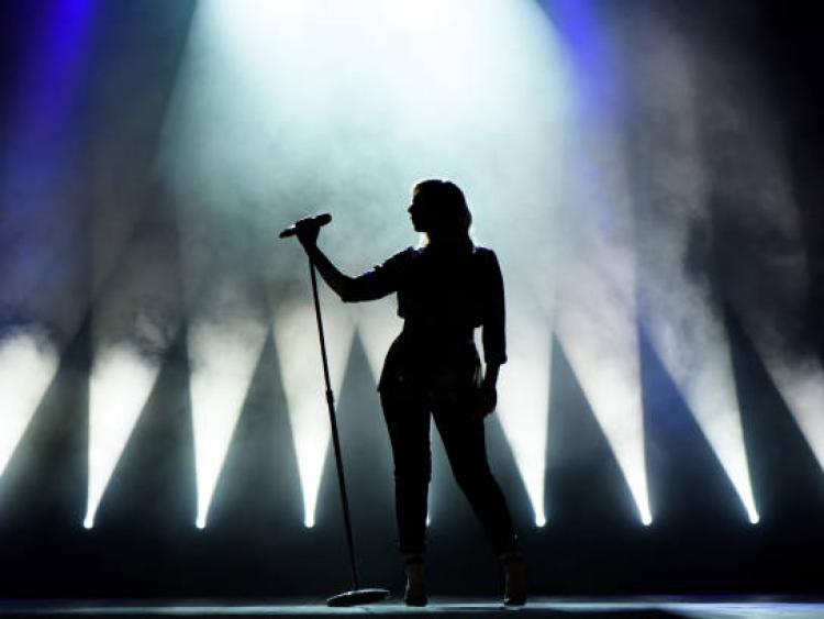 Văn hóa thần tượng và những biểu hiện lệch lạc