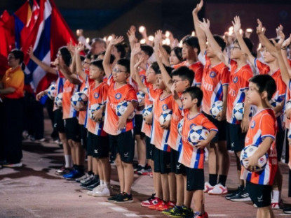Thông tin doanh nghiệp - Câu chuyện phía sau đêm khai mạc giải bóng đá rực rỡ
