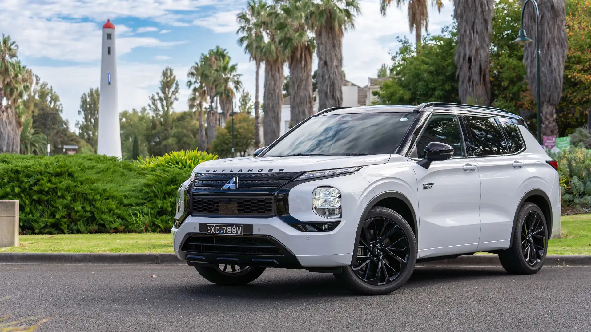 Mitsubishi Outlander sẽ có biến thể hybrid mới và bán ở thị trường Đông Nam Á - 1