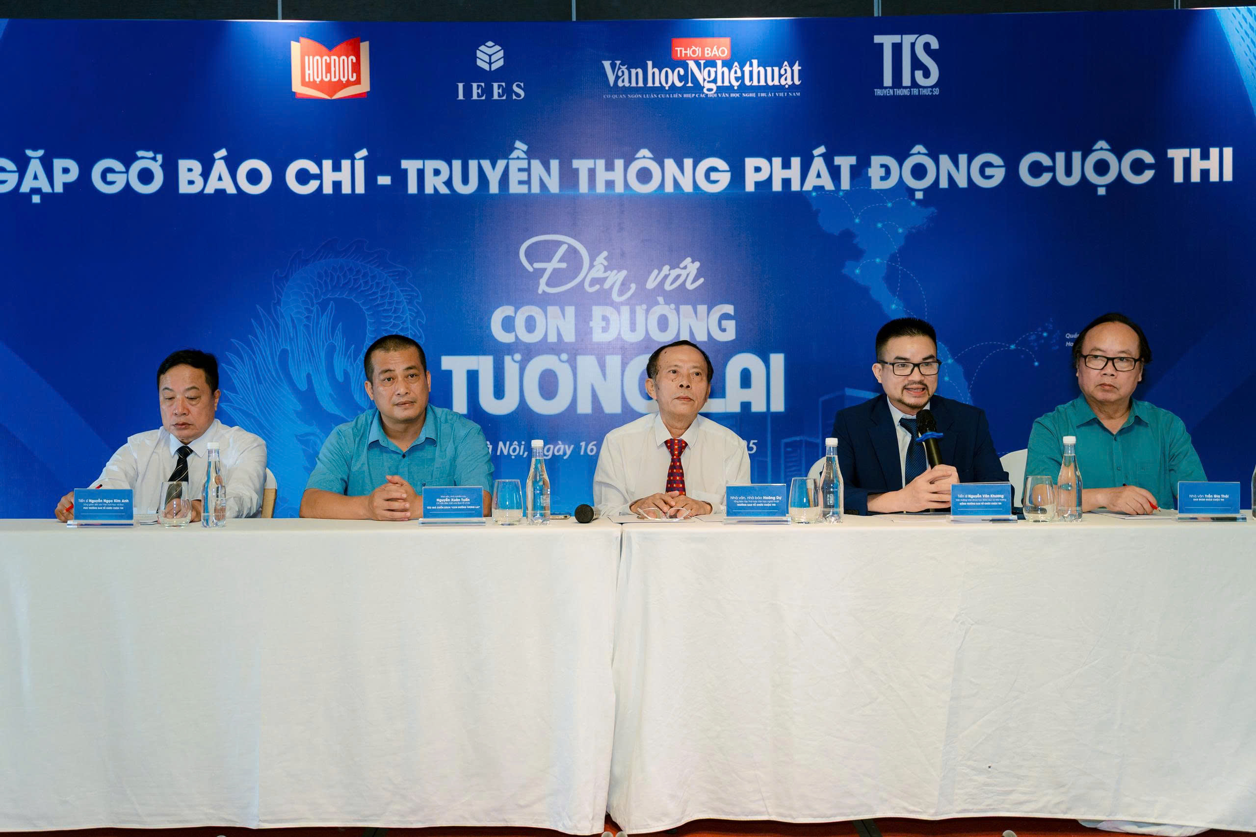 Phát động cuộc thi Đến với “Con đường tương lai” - 7