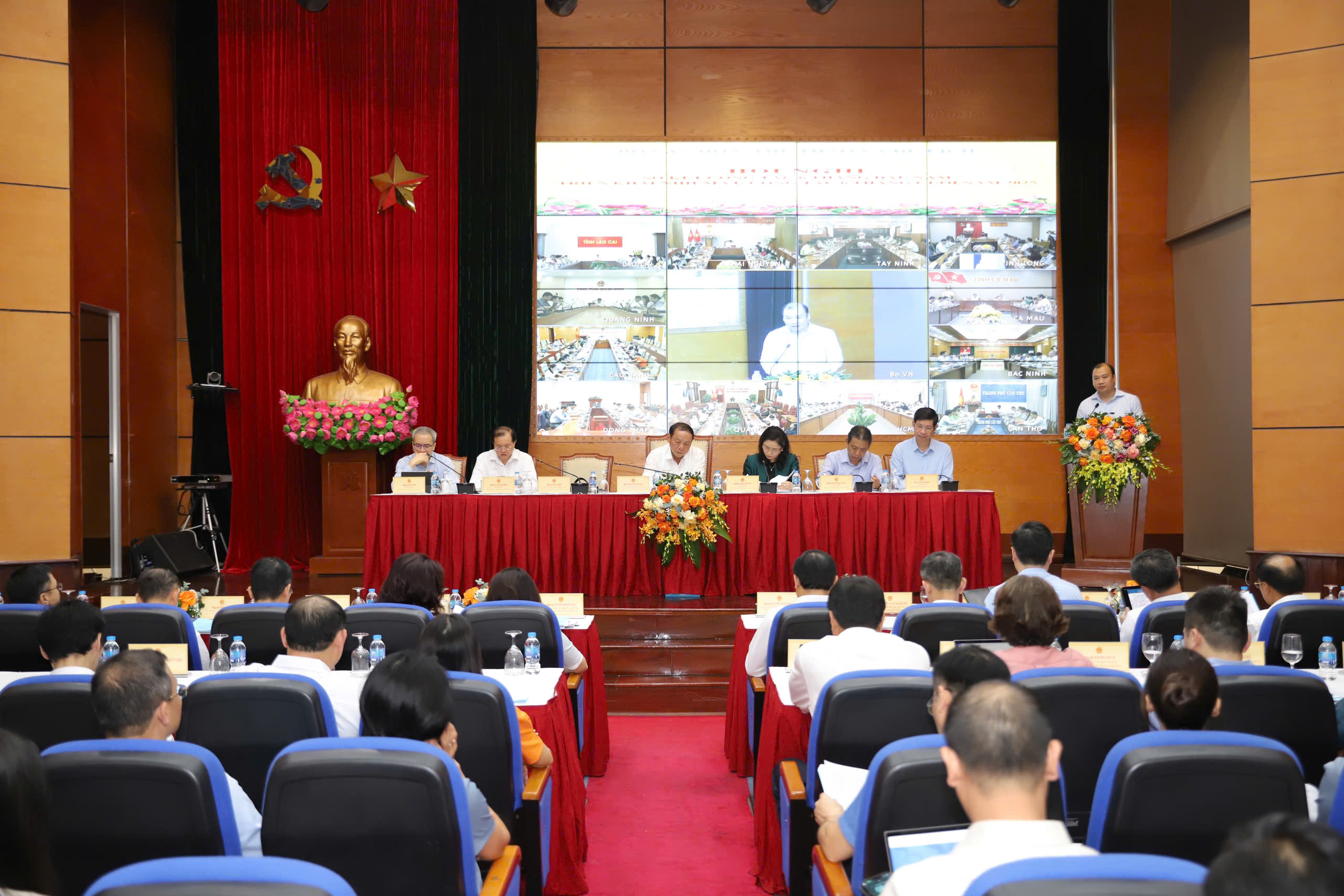 Hội nghị sơ kết công tác 6 tháng đầu năm và triển khai nhiệm vụ công tác 6 tháng cuối năm của Bộ VHTTDL - 4