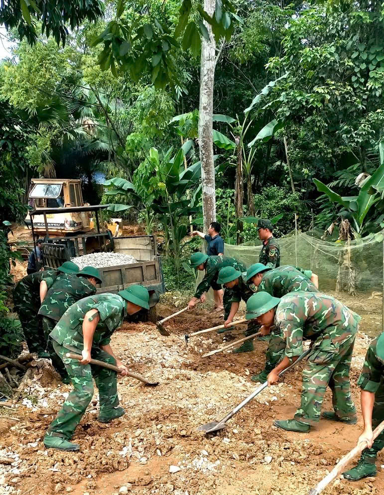 Tháng bảy ở công trường thi công đường dây 500kV Lào Cai - Vĩnh Yên (Phú Thọ) - 2
