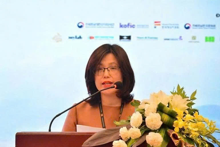 Những bông hồng vàng vẫn ngời ngời hương sắc - 2