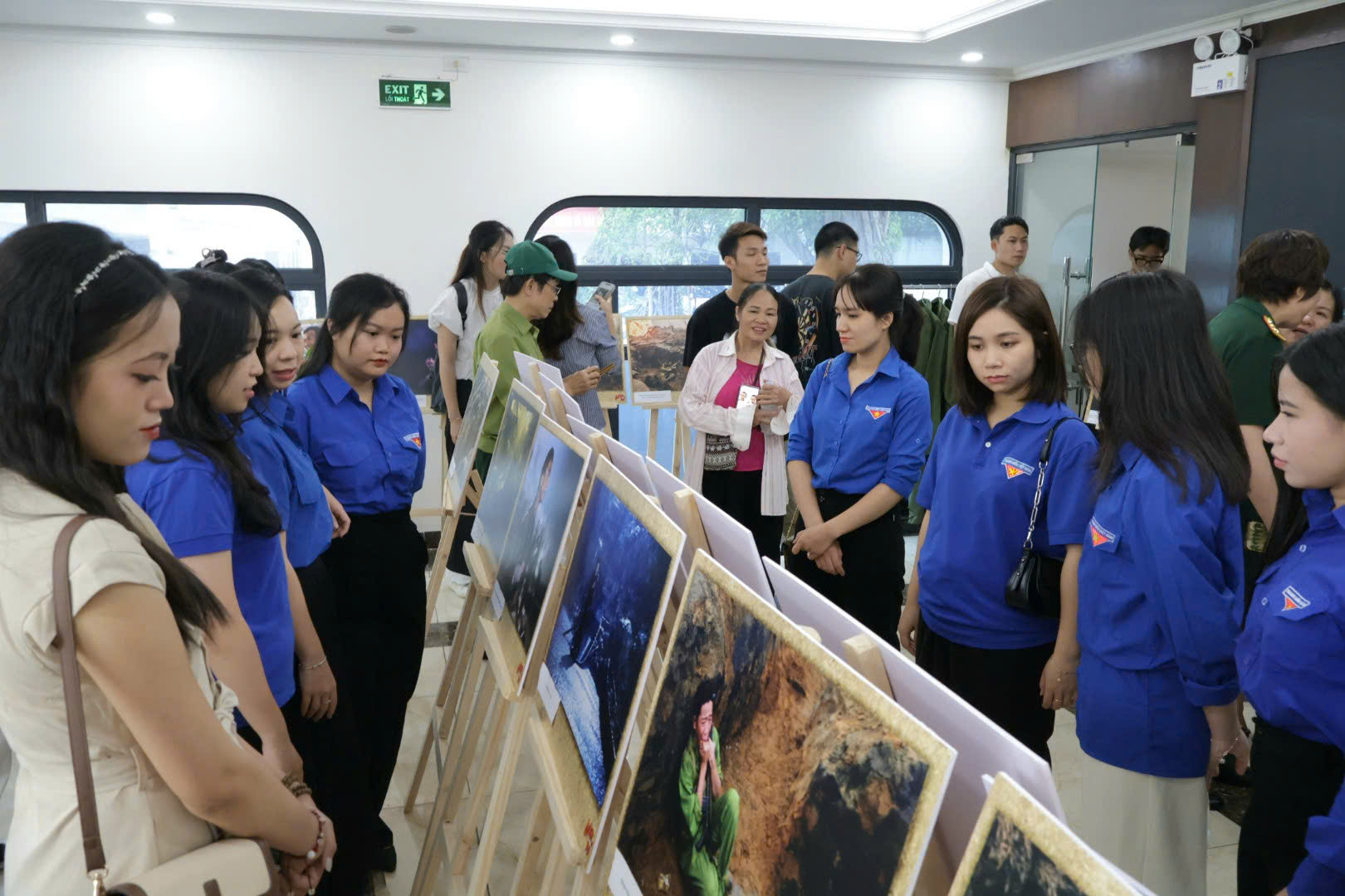 Triển lãm ảnh nghệ thuật “Mưa đỏ”: Tri ân từ khuôn hình - 5