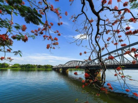 Vì một nền văn học nghệ thuật Huế hiện đại, giàu bản sắc