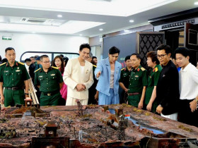 Triển lãm ảnh nghệ thuật “Mưa đỏ”: Tri ân từ khuôn hình