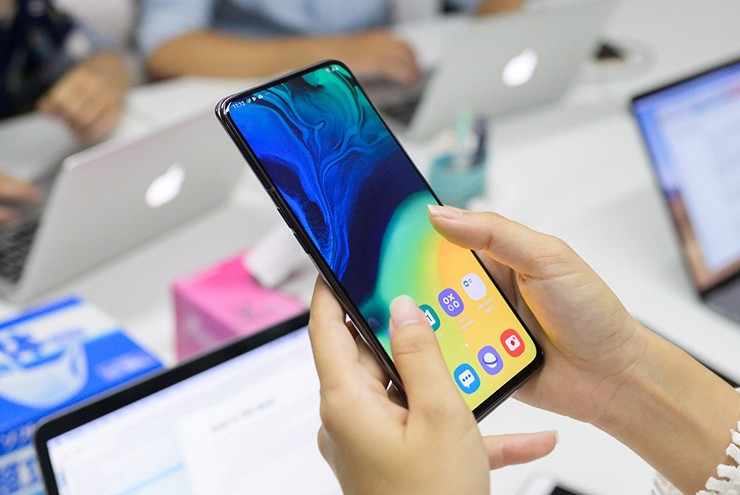 Khi sự phân biệt giữa smartphone cao cấp và tầm trung không còn nữa - 1